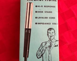 Realistic dynamic microphone