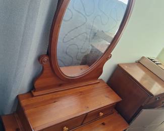 dresser with mirror