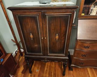 Antique Victrola circa 1920s