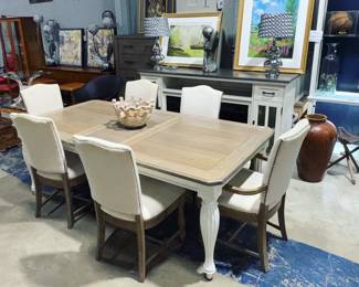 Dining Table & Chairs Orlando Estate Auction