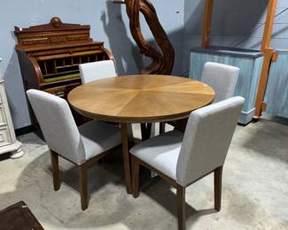 Bayside Dining Table & Chairs Orlando Estate Auction