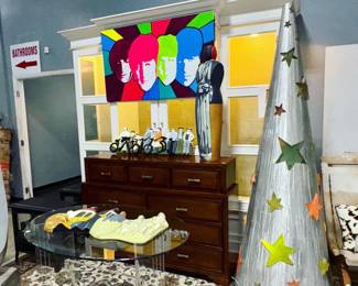 Dresser, Artwork, Coffee Table and Decor Orlando Estate Auction