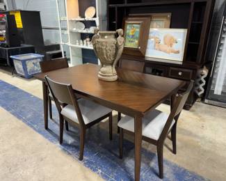Dining Table & Chairs and Artwork Orlando