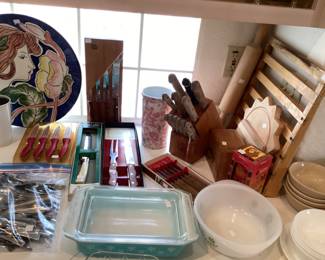 Several pieces of vintage kitchen ware