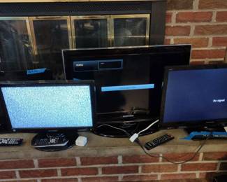Lot of 4 Tvs Sharp Samsung Panasonic And Magnovox 