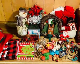 Christmas Ornamnets, Wreaths, Boxes, Gift Bags, Napkins, Runner, Banner, And Moreg