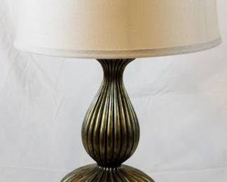 587 - Lamp - 32" Tall You are buying a used as-is electric/electronic item. We do not guarantee all components are present, and if it is not expressly stated, it is untested.