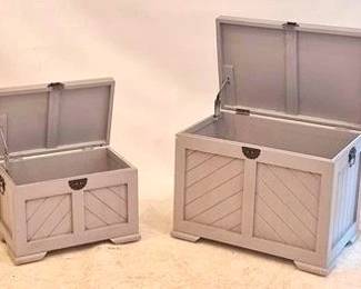 1222 - Three Hands Nesting Trunk Set has scratches largest 20 x 26 x 17