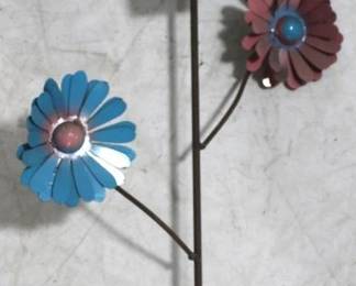 4073 - Metal Planter w / Flowers & Bee - 45"