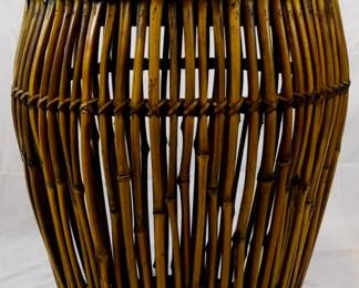 606 - Wicker Basket w/ Lid - 20" Tall