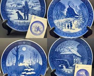 (4) Vintage 1970s Royal Copenhagen Plates
Royal Copenhagen 1973 Going Home For Christmas Kai Lange Wall Hanger Plate 7¼in
Royal Copenhagen 1974 Winter Twilight Annual Blue Collectors Plate Denmark
