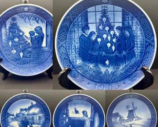 (5) Vintage Royal Copenhagen Christmas Plates
1963 ROYAL COPENHAGEN CHRISTMAS PLATE WINDMILL Kai Lange
B1/ Collects. Royal Copenhagen, Christmas Plate 1983 Merry Christmas K.L. 
Vtg. Royal Copenhagen Porcelain 7" Plate; Bringing Home the Christmas Tree
Royal Copenhagen Denmark Julestemning Waiting For Christmas 1982 Plate 7" Vtg
Royal Copenhagen Denmark Julestemning Waiting For Christmas 1982 Plate 7" Vtg
All plates are 7" in diameter with no cracks or chips 
SHIPPING -
MINIMUM HANDLING FEE $12.50