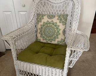 Wicker Chair With Magazine Rack
