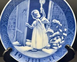 1945 ROYAL COPENHAGEN 7" Christmas Plate "Angel with Christmas Rose" RARE