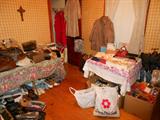 OMG!! Shoes,Boots,Hats,Scarves,Wallets,Men's Felt Derby Hats,
Some Vintage Womens Hats.