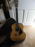 Yamaha Acoustic Guitar/Case