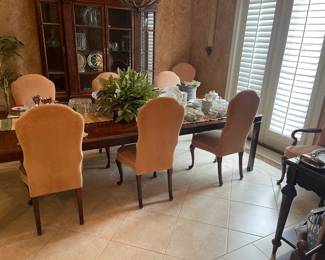 Beautiful dining room table & chairs, matching china cabinet. 