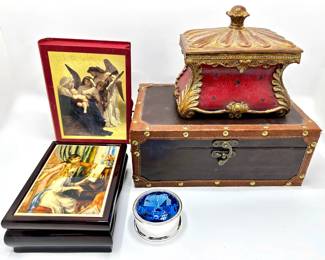 5 Jewelry Boxes Including Museum Of Modern Art With Velvet Interior
Lot #: 115