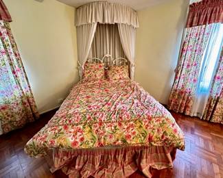 Floral Queen Size Comforter, 4 Pillows & Bedskirt, Matches Curtains
Lot #: 31