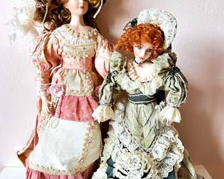 2 Dolls: Ashley Bell & One With Music
Lot #: 148
