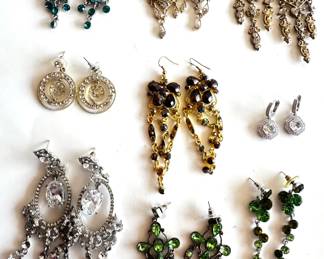 9 Pairs New Rhinestone Earrings
Lot #: 137