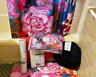 Dia Noche Bathroom Set: Shower Curtain, Bath Mat & 3 New Towels & Other New Bathroom Linens
Lot #: 185