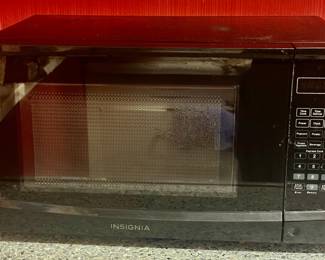 Insignia Microwave Oven Model NS-MW07BK0
Lot #: 184
