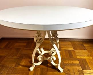 Metal Legs & Formica Surface
Lot #: 41