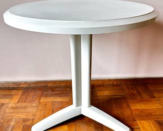 Rubbermaid Plastic Round Pedestal Side Table
Lot #: 96