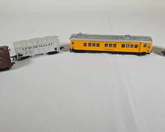 HO Scale Train Cars