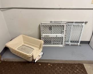 Pet Kennel, Gates