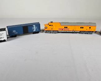HO Scale Locomotive & Train Cars