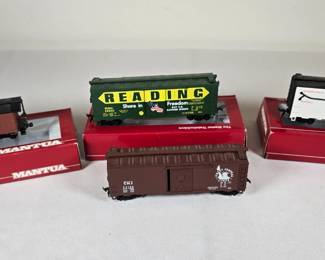 HO Scale Train Cars