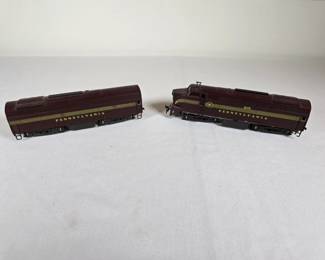 HO Scale Train Locomotive & Car