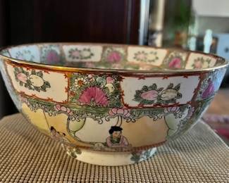 Famille Rose Medallion Chinese Decorative Punch Bowl 