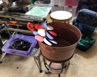 Beverage metal tub, lawn decoration