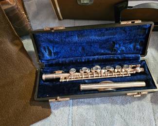 Gemeinhardt piccolo with case