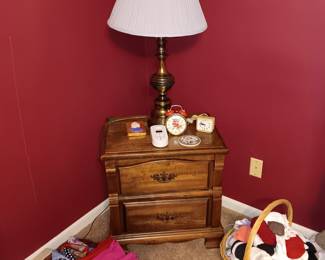 Lamp table, gloves & socks