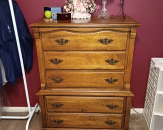 5 Drawer Chest, Crystal lamp