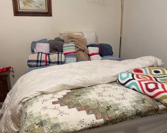 Queen size Serta Mattress, bedding and quilts