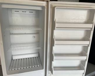 Frigidaire FFU11FK0FW0 upright freezer