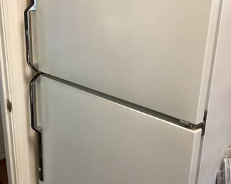 GE 2 door top freezer