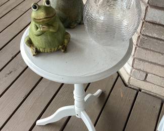 4 outdoor round wood tables