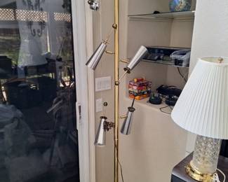 Gold lamp vintage 80 dollars