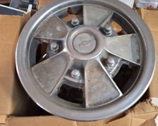 Chevy hub caps