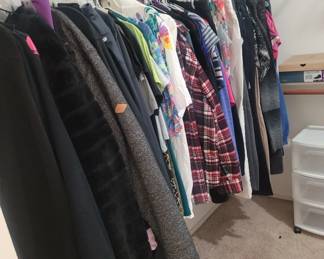 Lots of women's clothing  M -L 