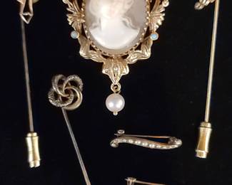 "Antiques & Heirlooms" in Evans, GA. Starts Closing Sat 2/22 at 8pm. Pickup is Mon 2/24 from 1-6pm. Shipping is available. Check out the entire sale: https://ctbids.com/estate-sale/33888&nbsp;