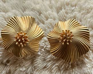 A classic pair of vintage Cartier Floral textured swirl clip earrings.
