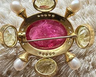 Reverse side of the pin.