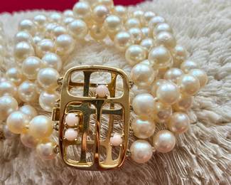 Multi strand pearl coral and gold clasp bracelet.